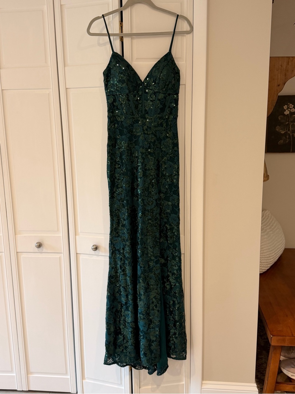 Elegant Emerald Lace Maxi Dress with Spaghetti Straps
